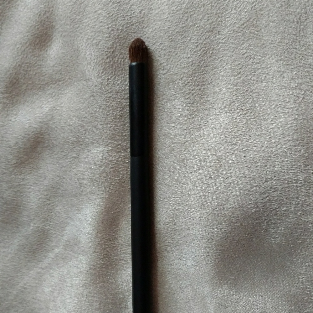 Giorgio Armani Maestro Tapered Eyeshadow Brush